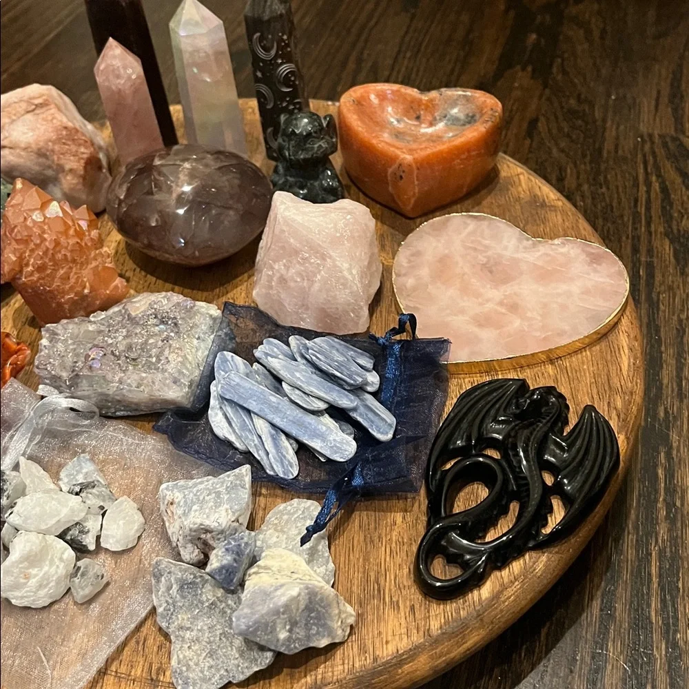 2/$20 Crystal Carvings, Hearts, and Towers Oh My! - Picture 3 of 16